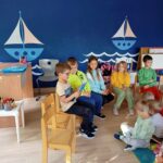 2b czyta przedszkolakom